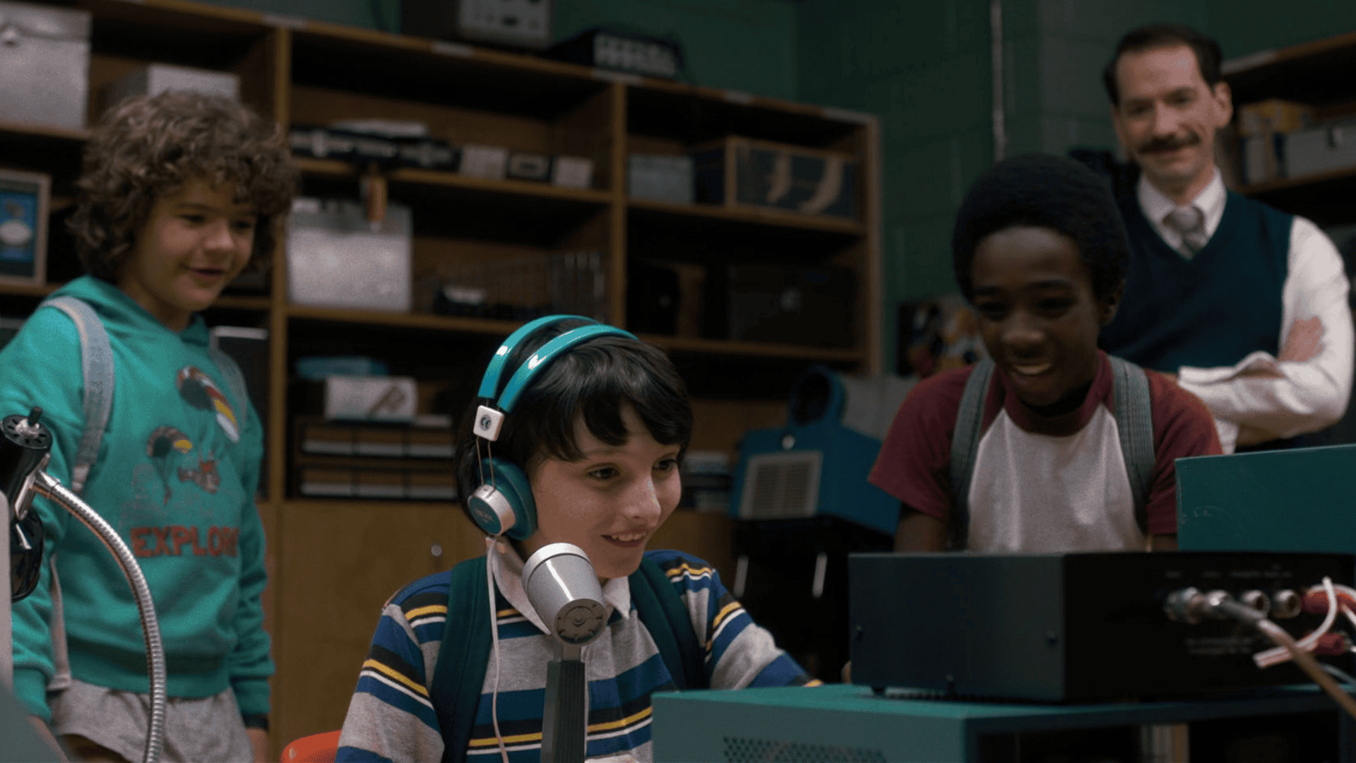 "An Addictive Homage To Spielberg Films" - What Critics Said About Stranger Things Season 1 - Stranger Things Season 1 Reviews